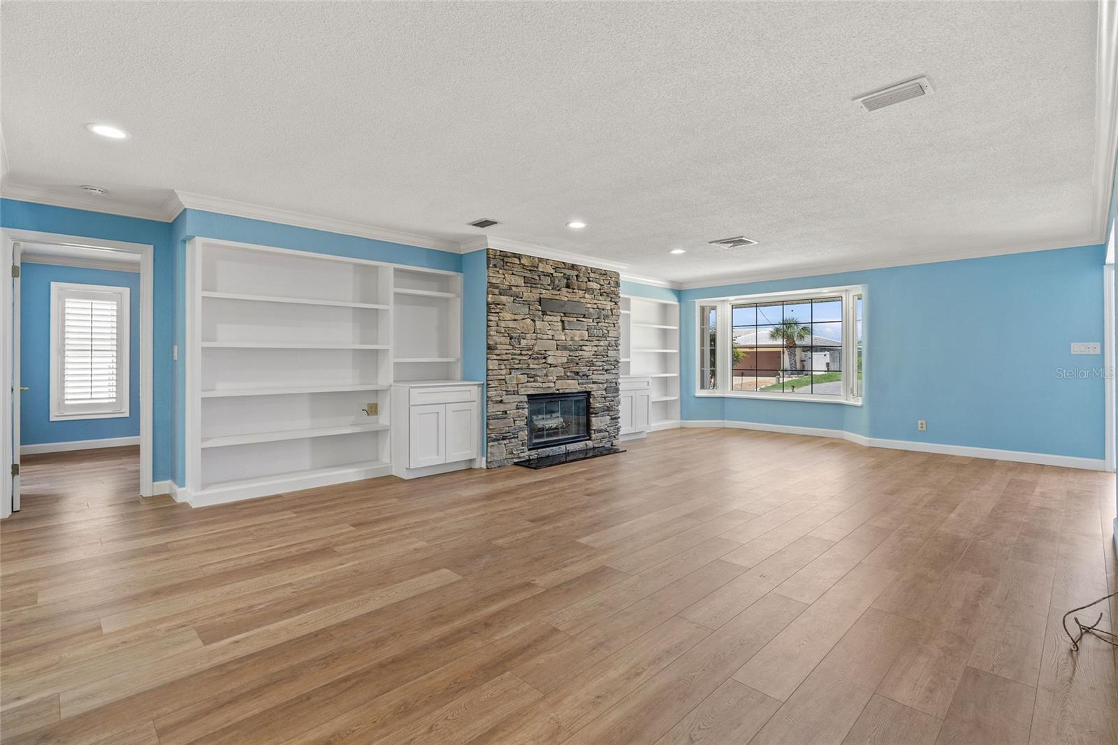 5433 OAKHURST DR
