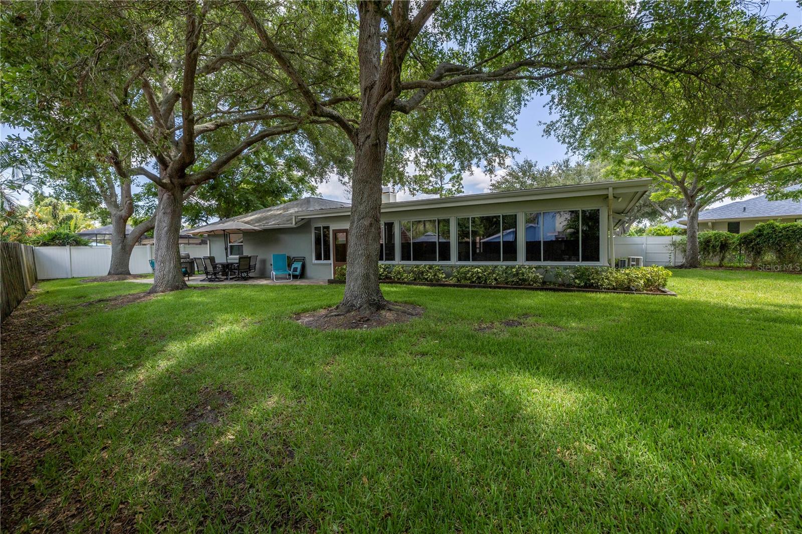 10008 LINDEN PLACE DR