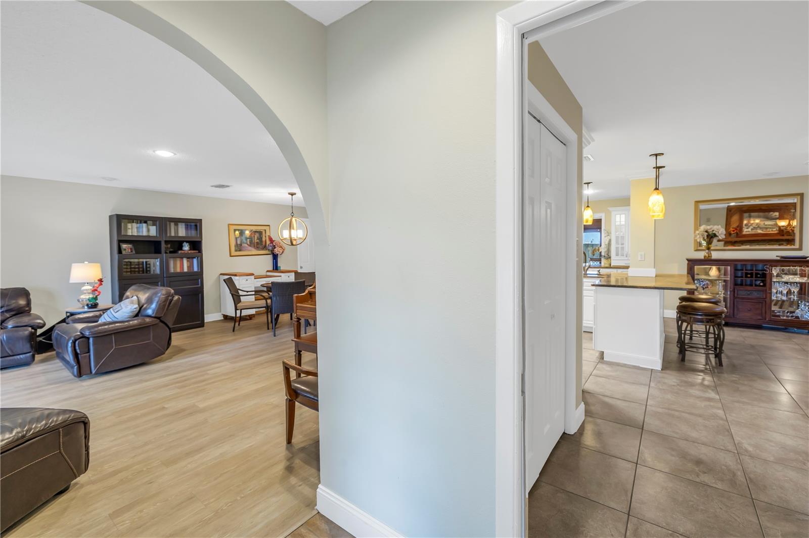 10008 LINDEN PLACE DR