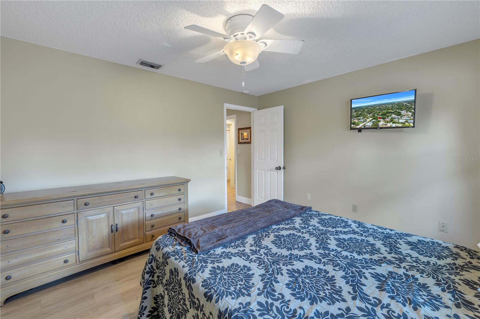10008 LINDEN PLACE DR