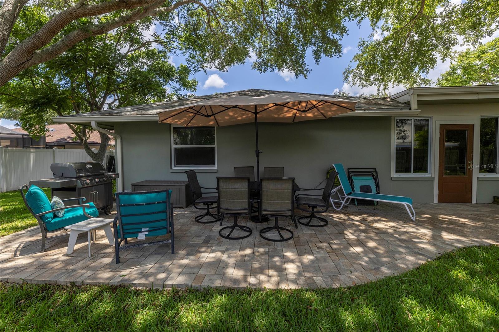 10008 LINDEN PLACE DR