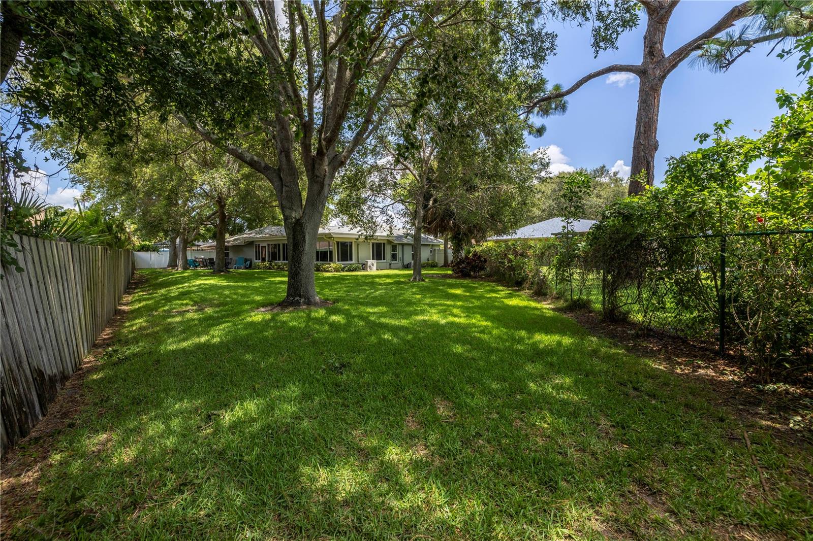 10008 LINDEN PLACE DR