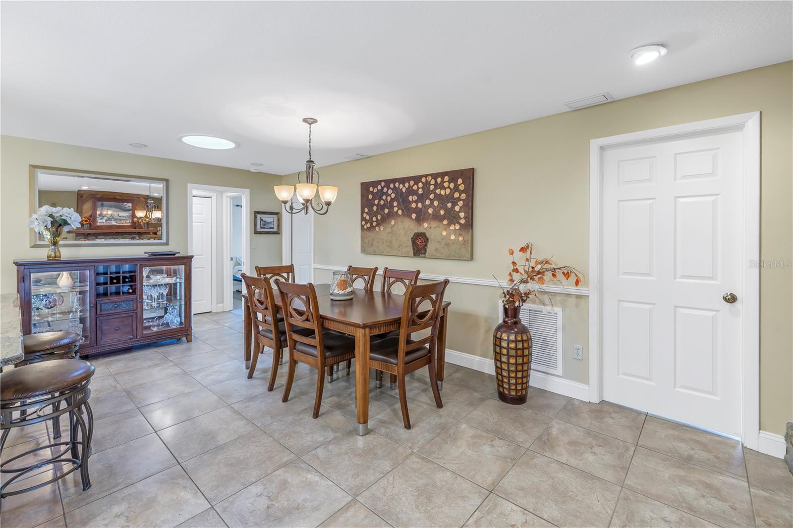 10008 LINDEN PLACE DR
