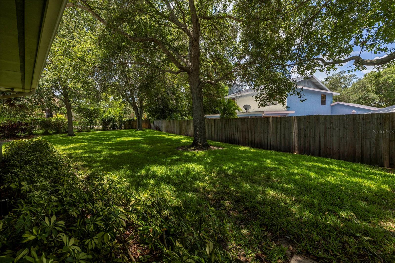 10008 LINDEN PLACE DR