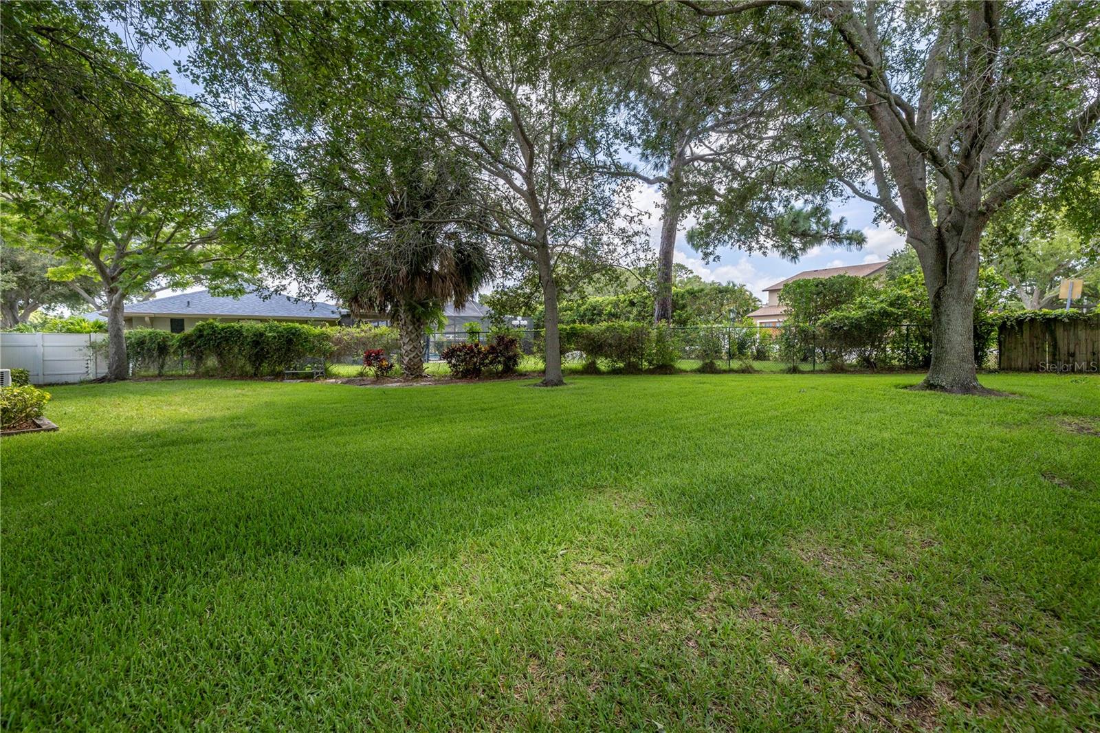 10008 LINDEN PLACE DR