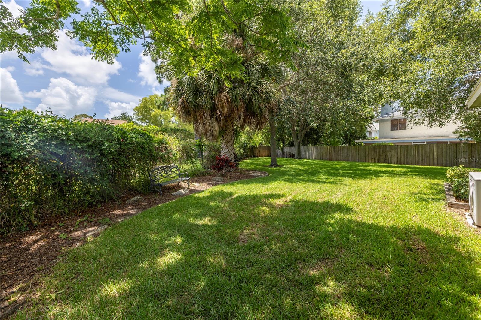 10008 LINDEN PLACE DR