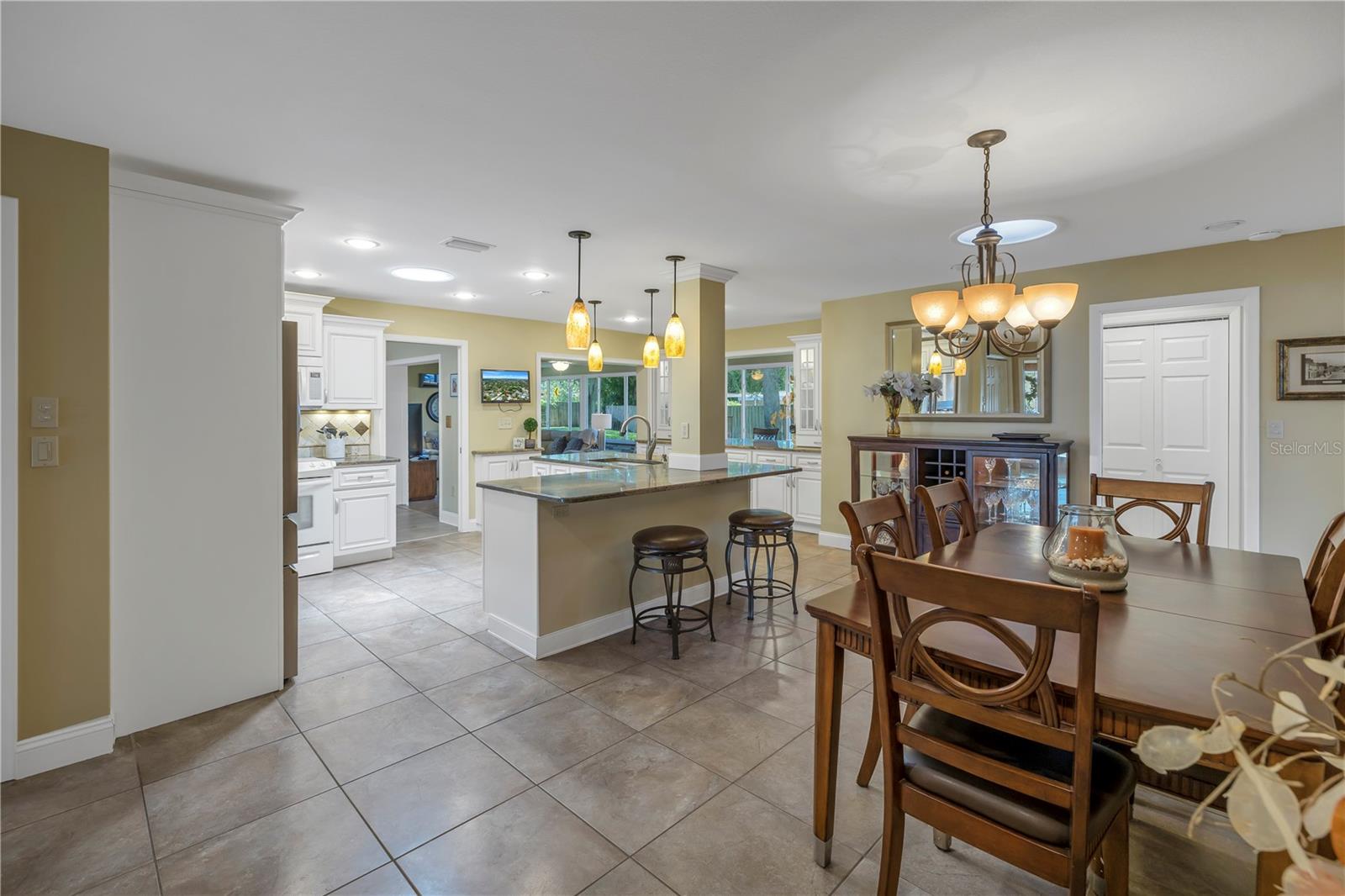 10008 LINDEN PLACE DR