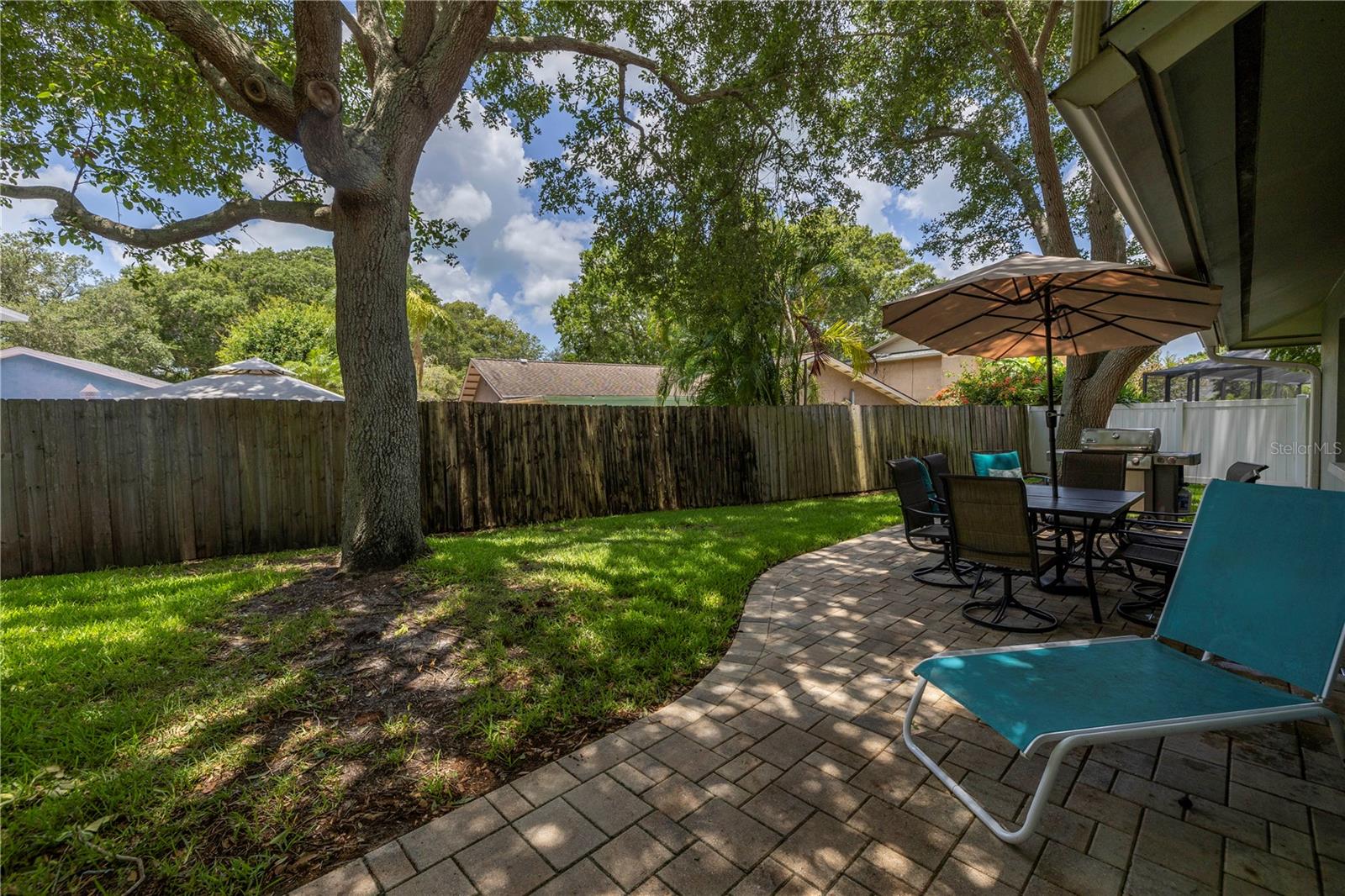 10008 LINDEN PLACE DR