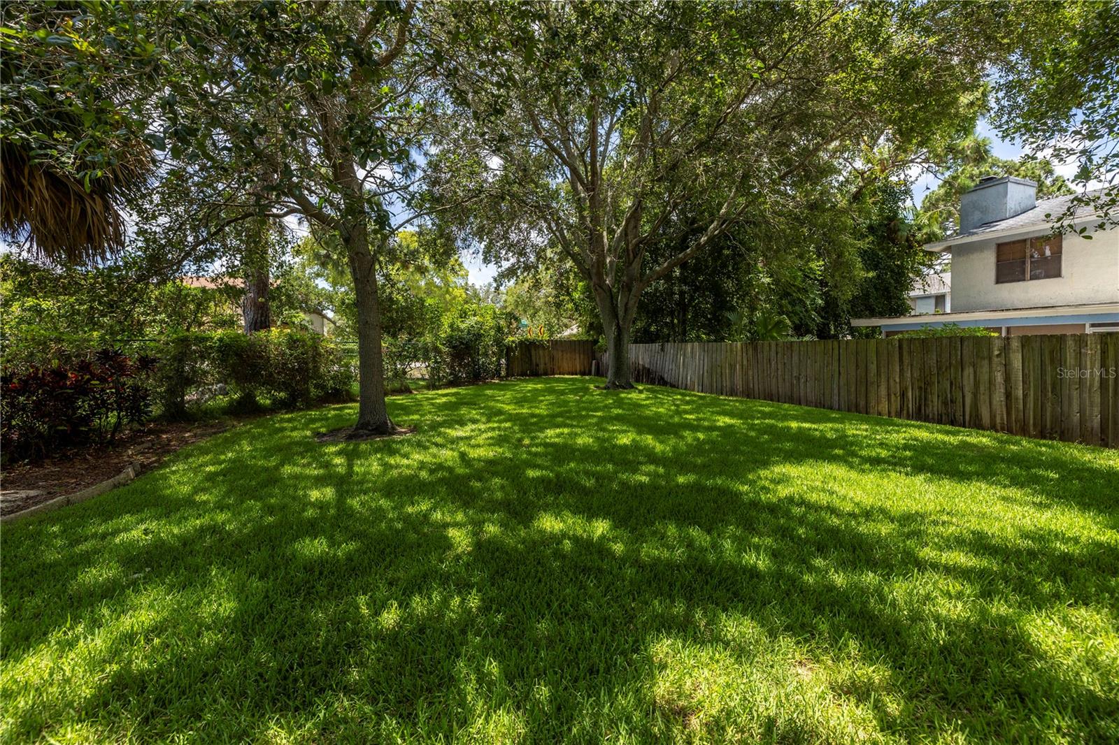 10008 LINDEN PLACE DR