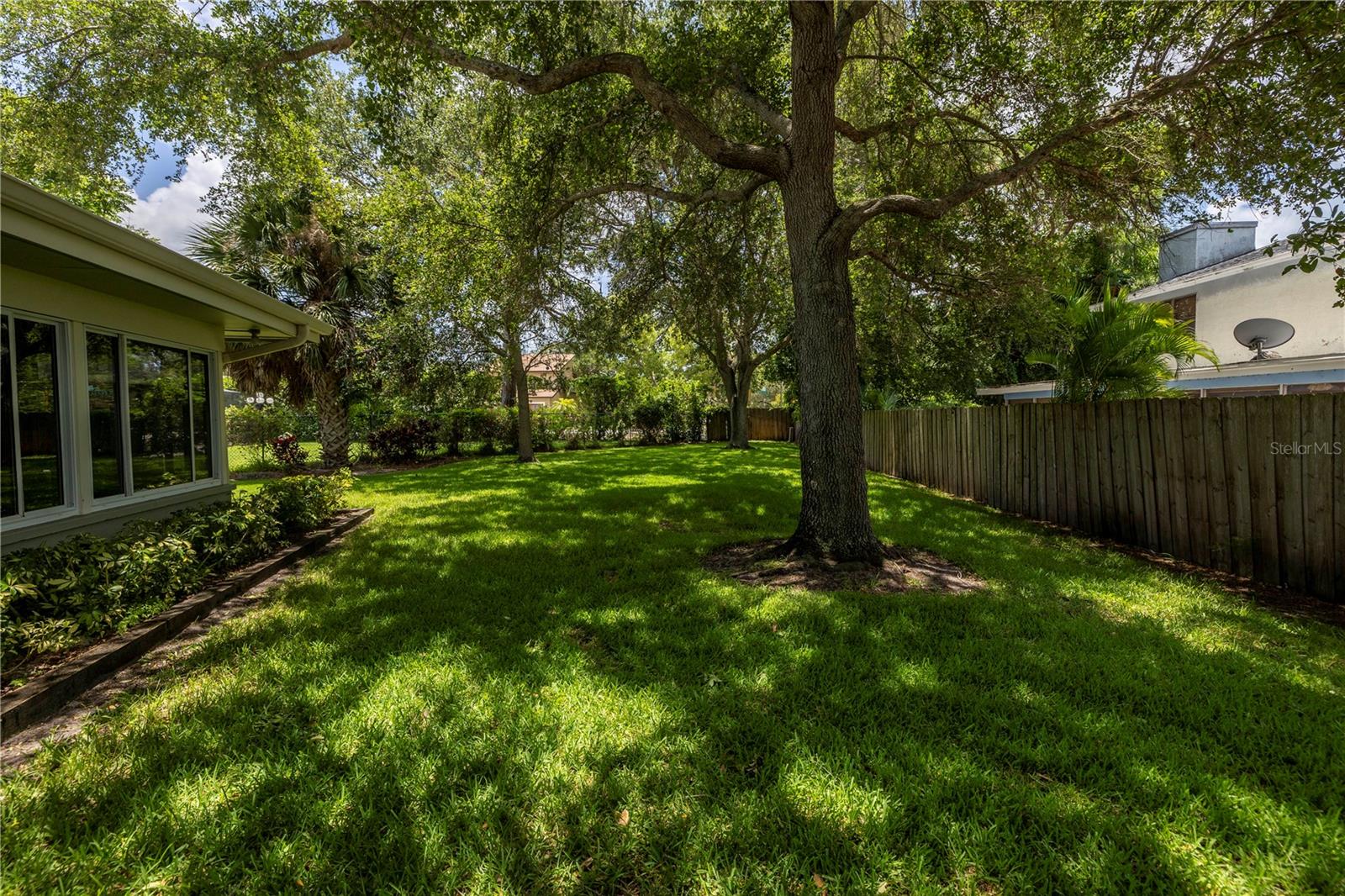 10008 LINDEN PLACE DR
