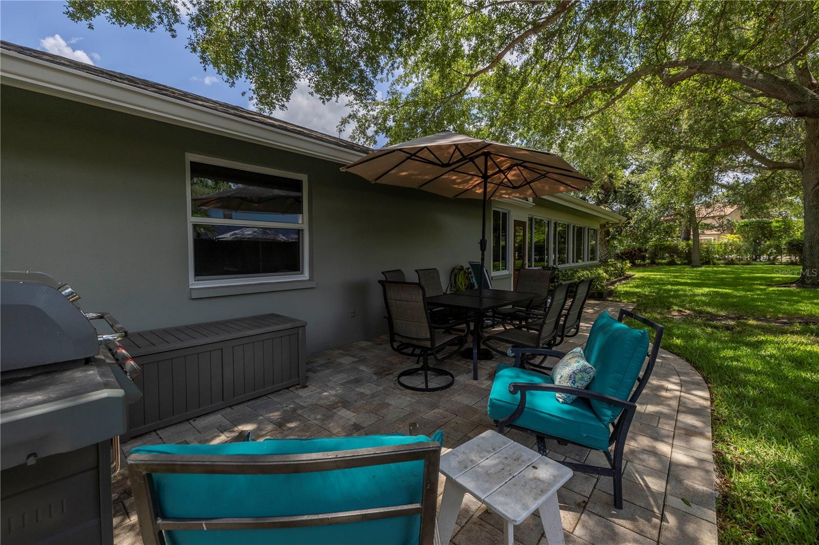 10008 LINDEN PLACE DR