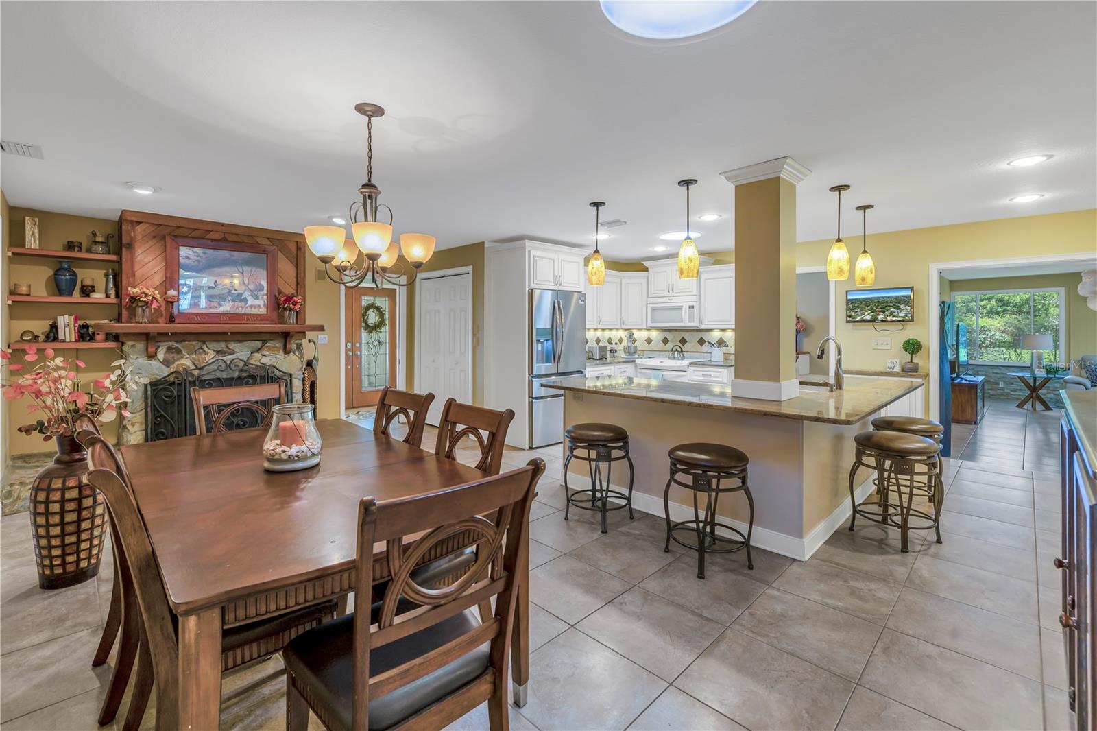 10008 LINDEN PLACE DR