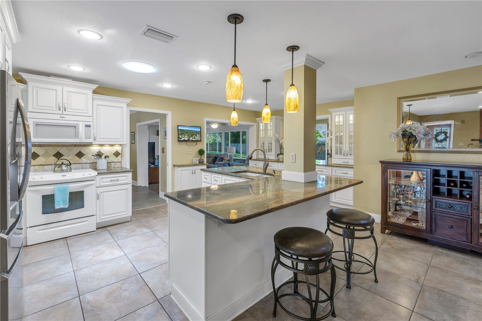 10008 LINDEN PLACE DR