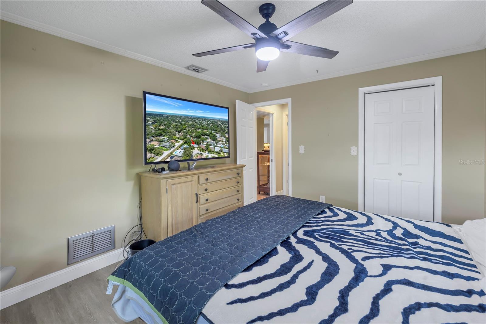 10008 LINDEN PLACE DR