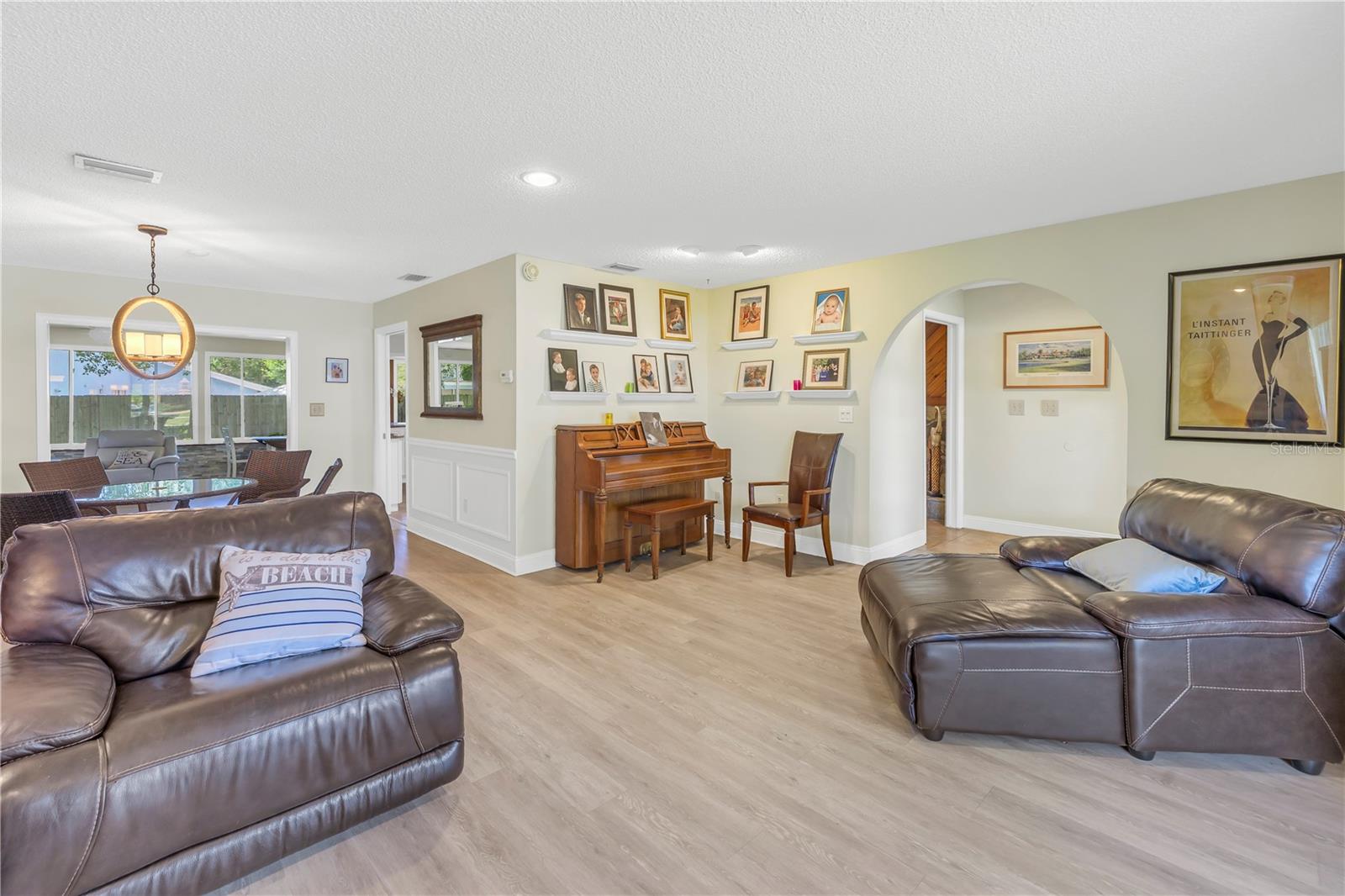 10008 LINDEN PLACE DR