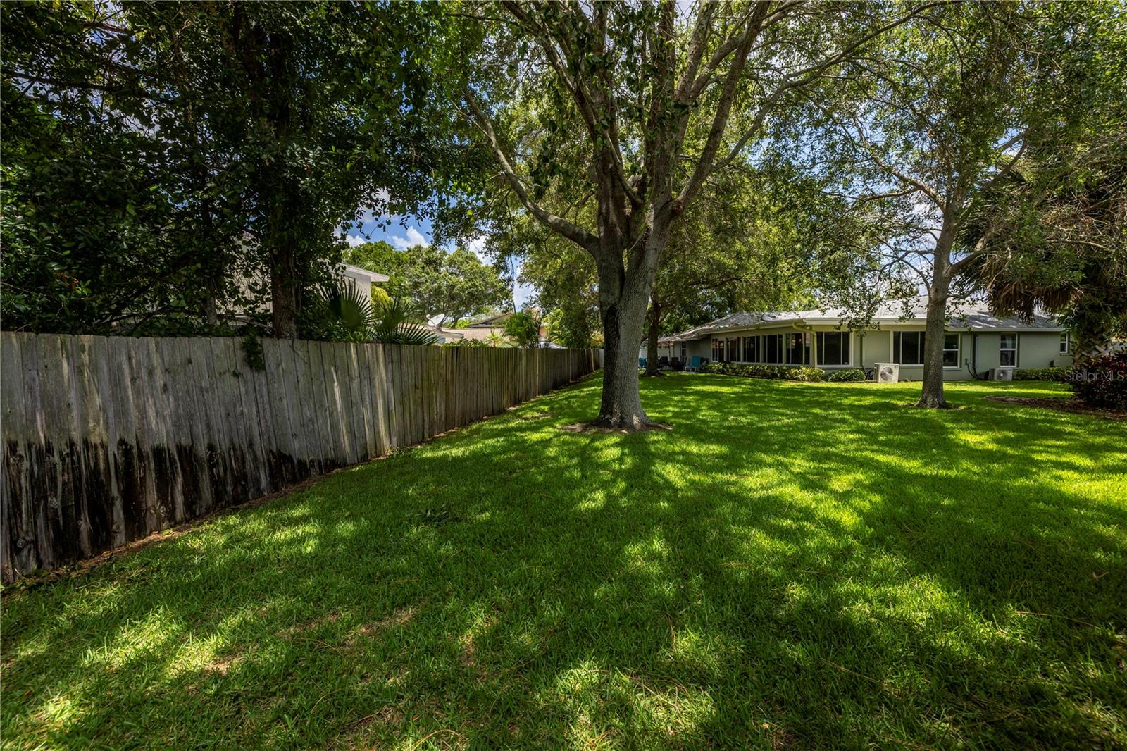 10008 LINDEN PLACE DR