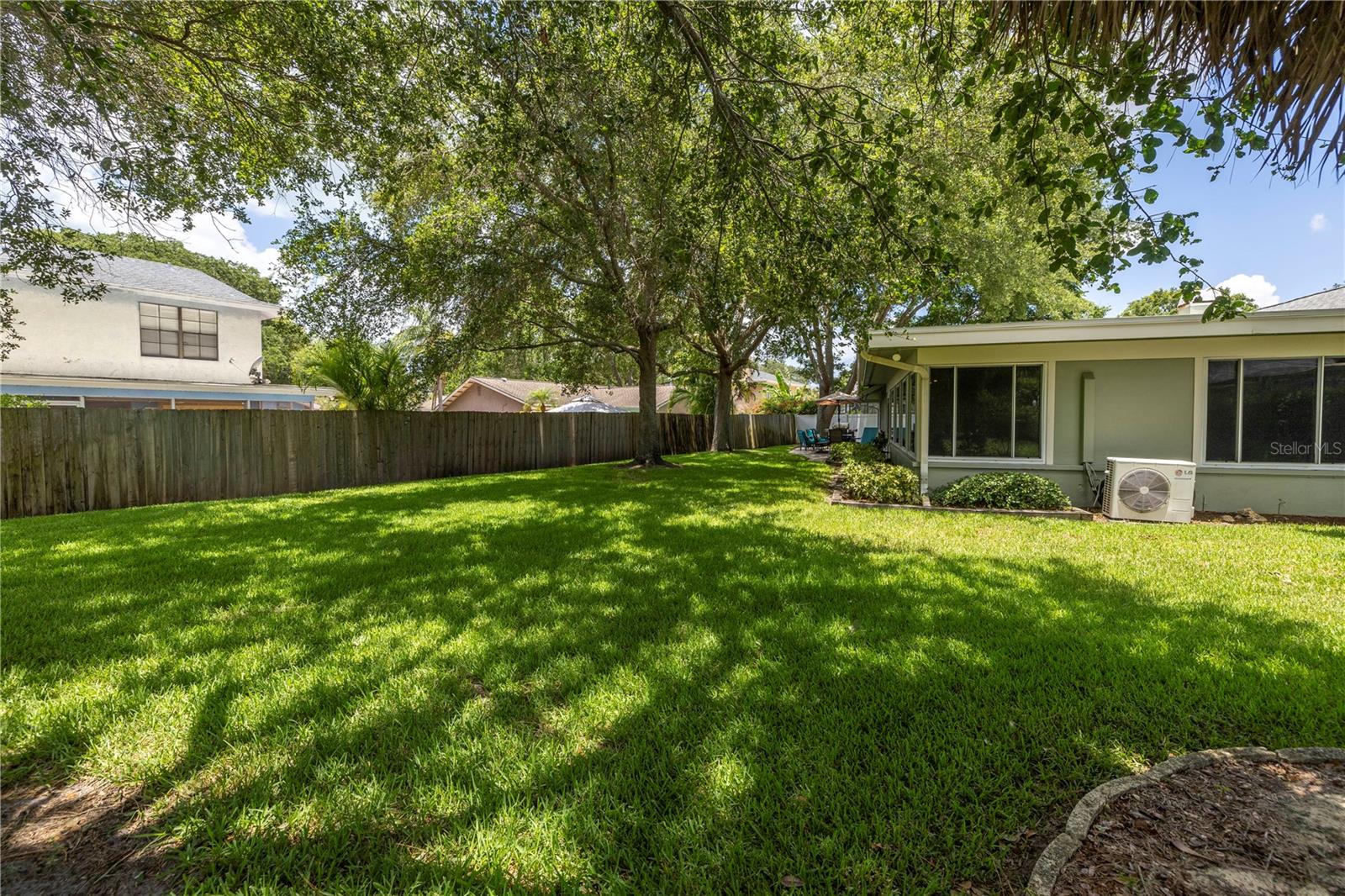 10008 LINDEN PLACE DR