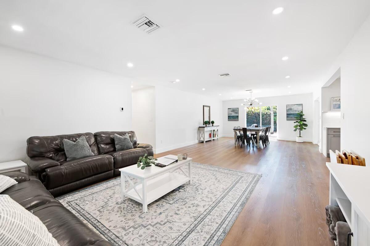 486 NE 29th Street
