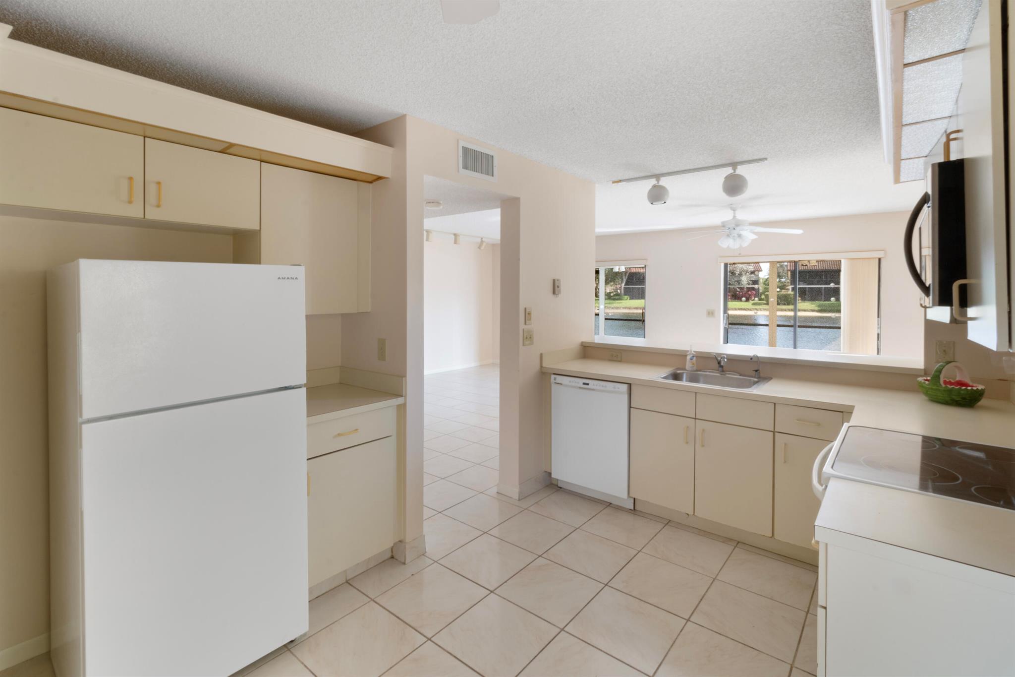 10359 S Circle Lake Drive 102