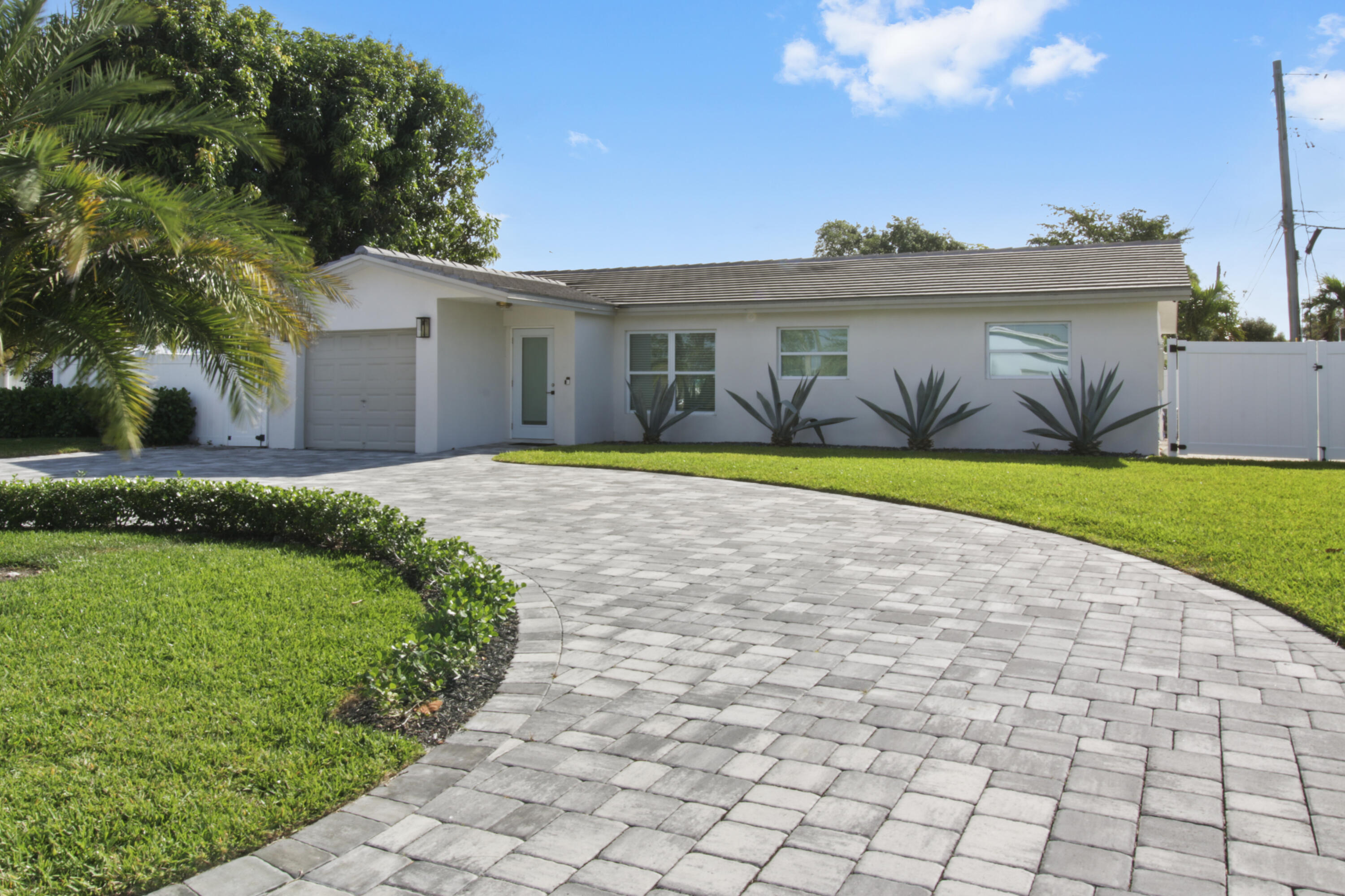 2798 NE 2nd Ave Avenue