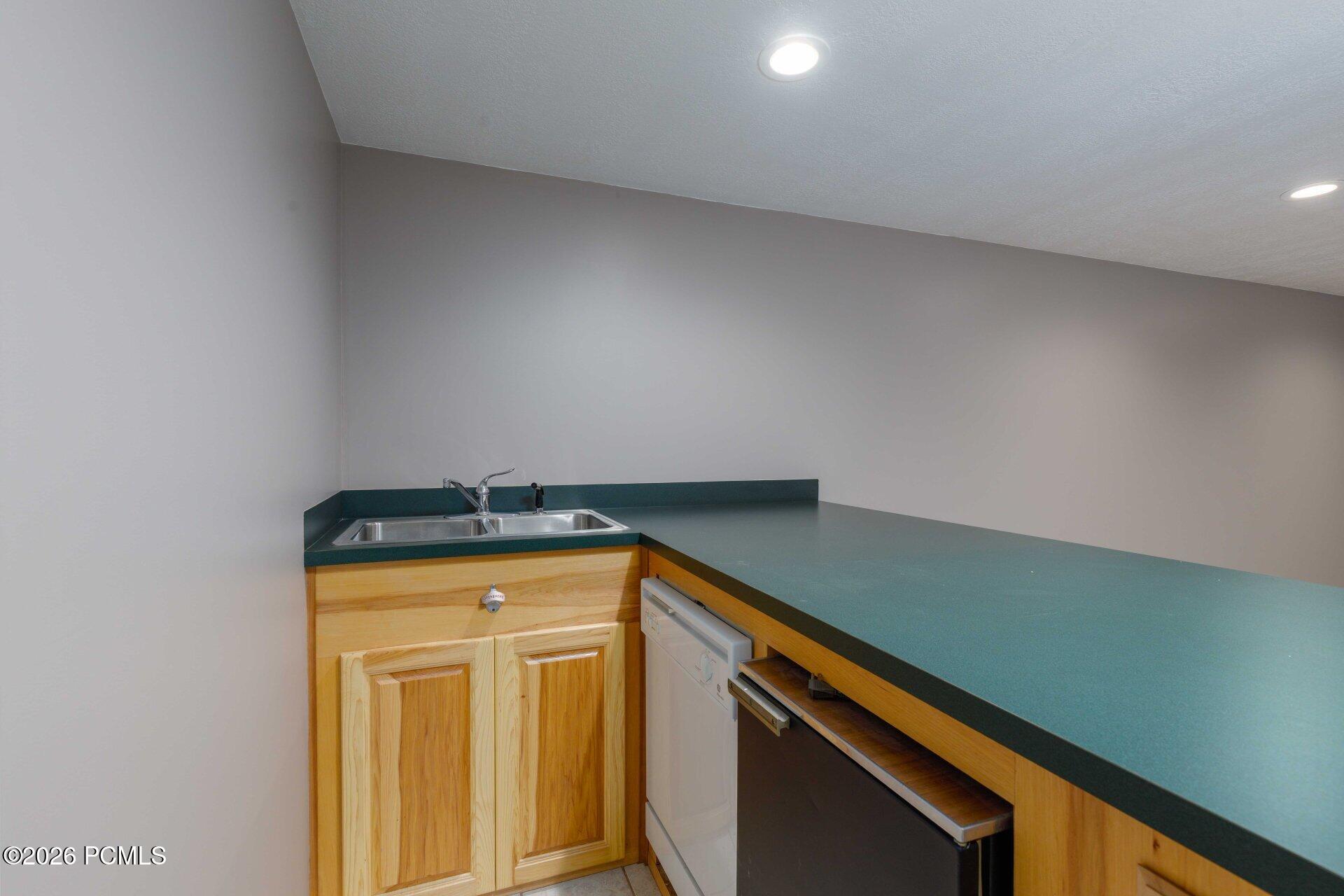 3448 Fuller Drive