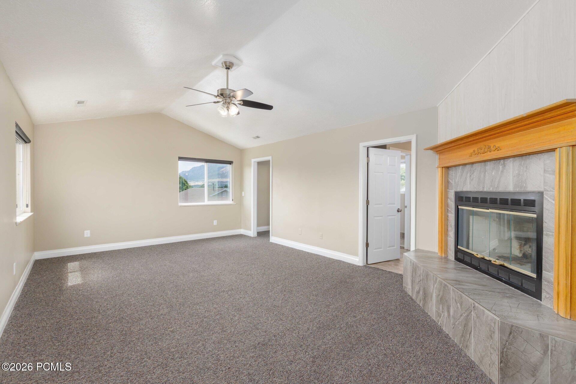 818 E 950 East