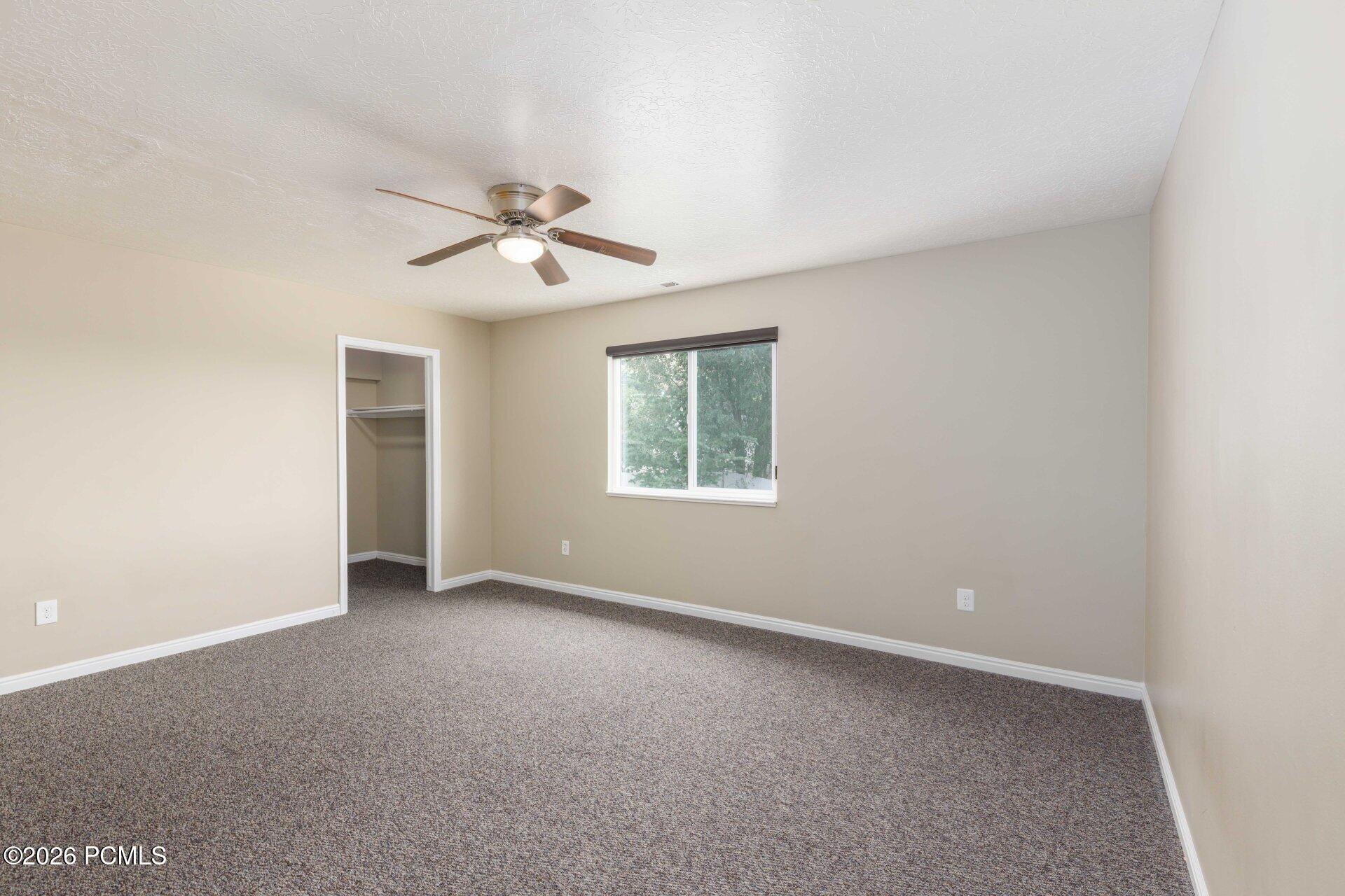 818 E 950 East