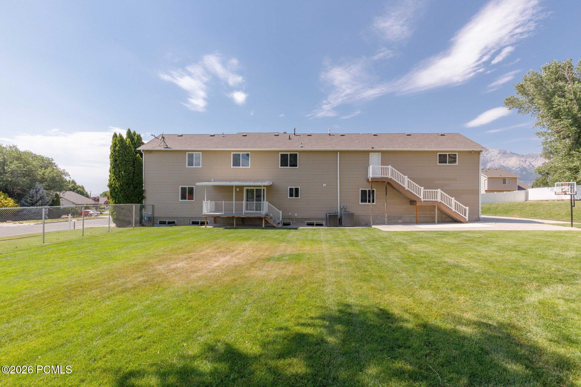 818 E 950 East