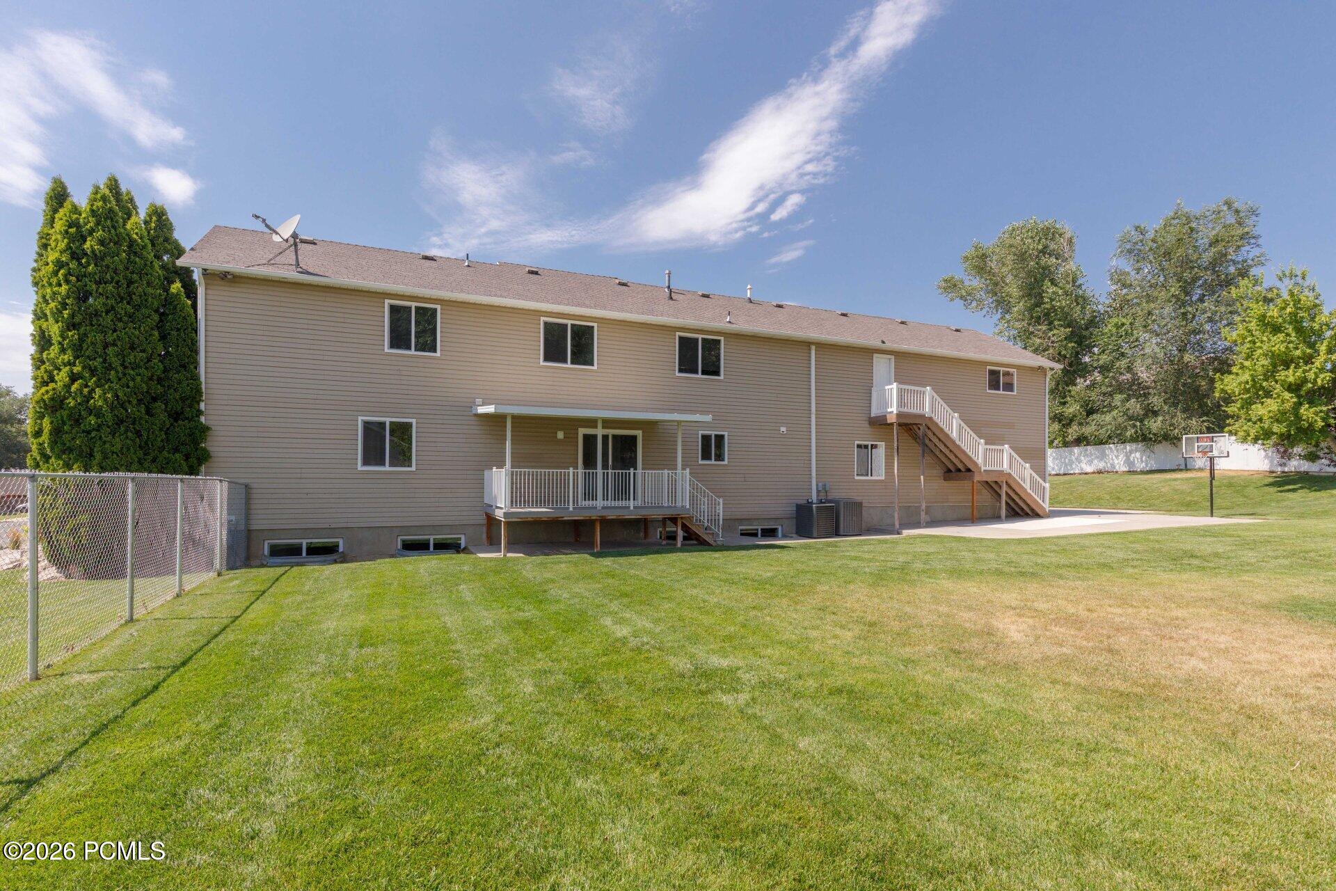 818 E 950 East