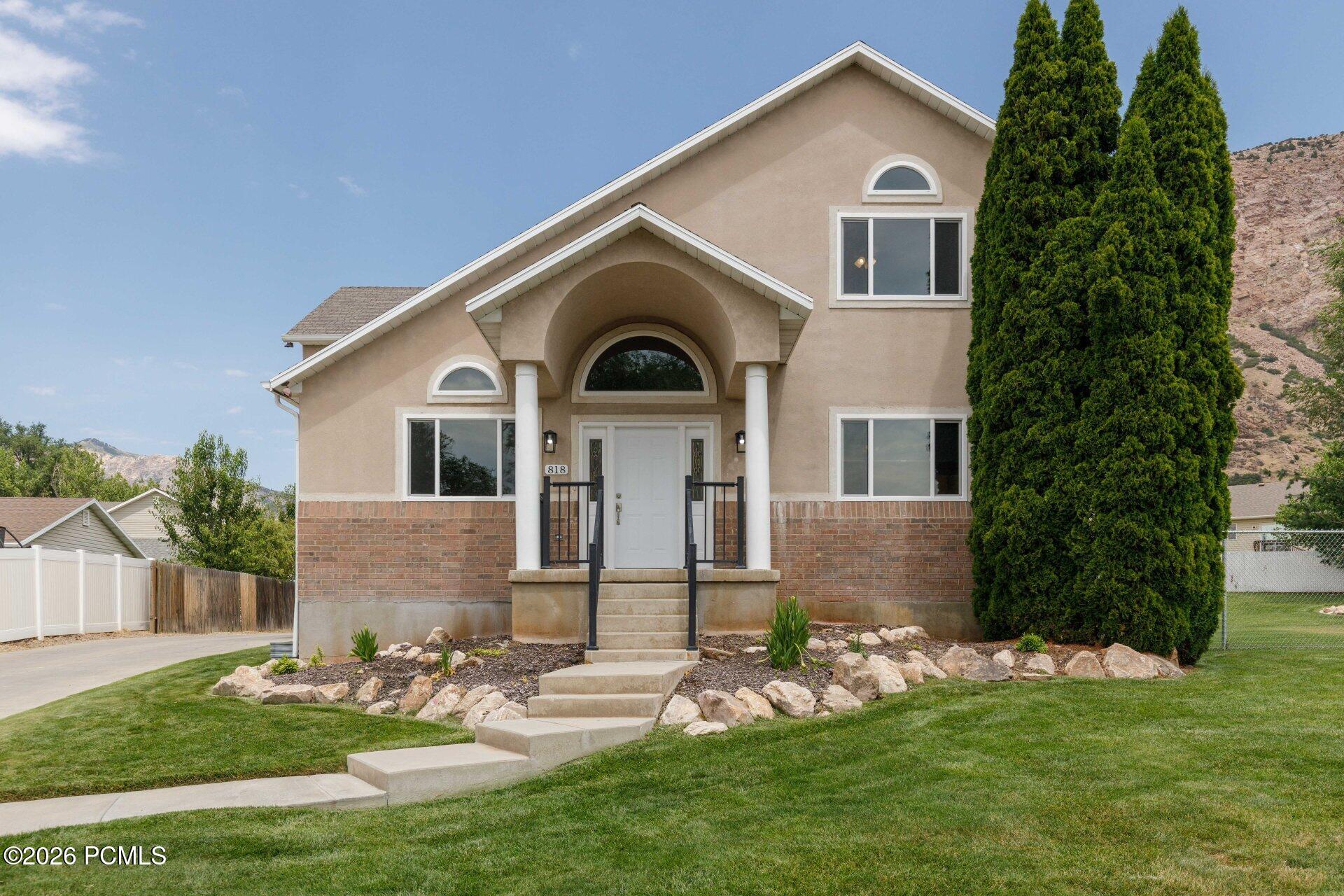 818 E 950 East