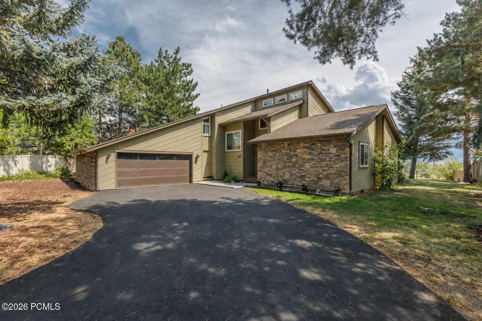 4573 E Fuller Drive