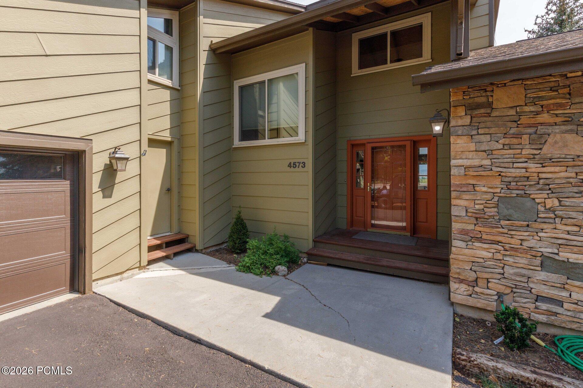4573 E Fuller Drive