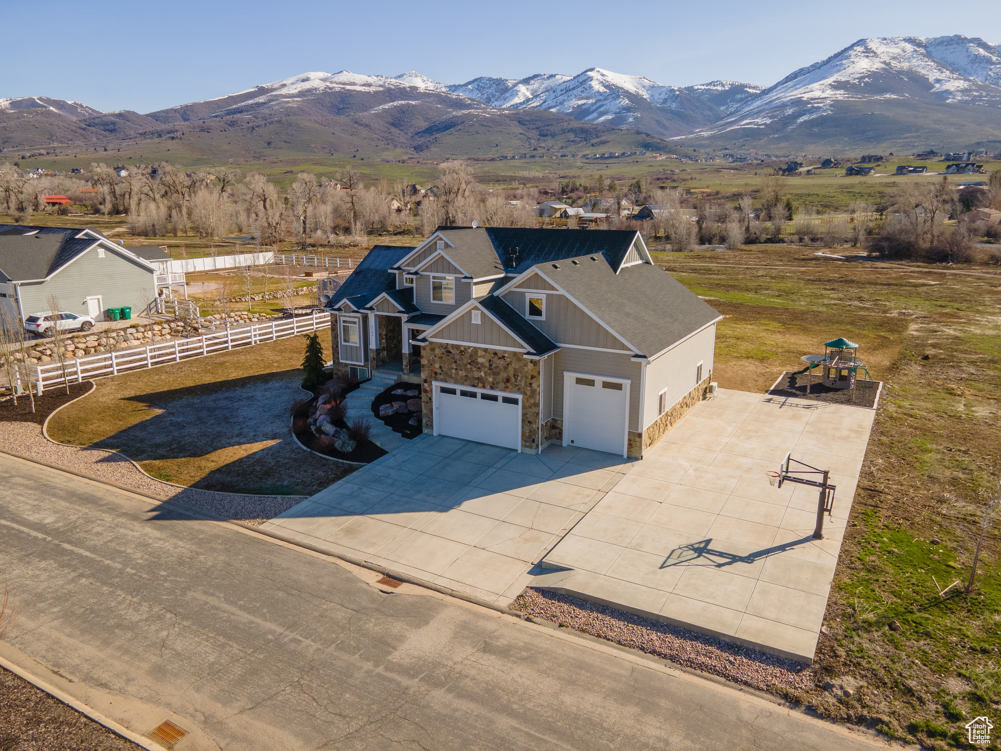 3784 N RIVERS EDGE RD