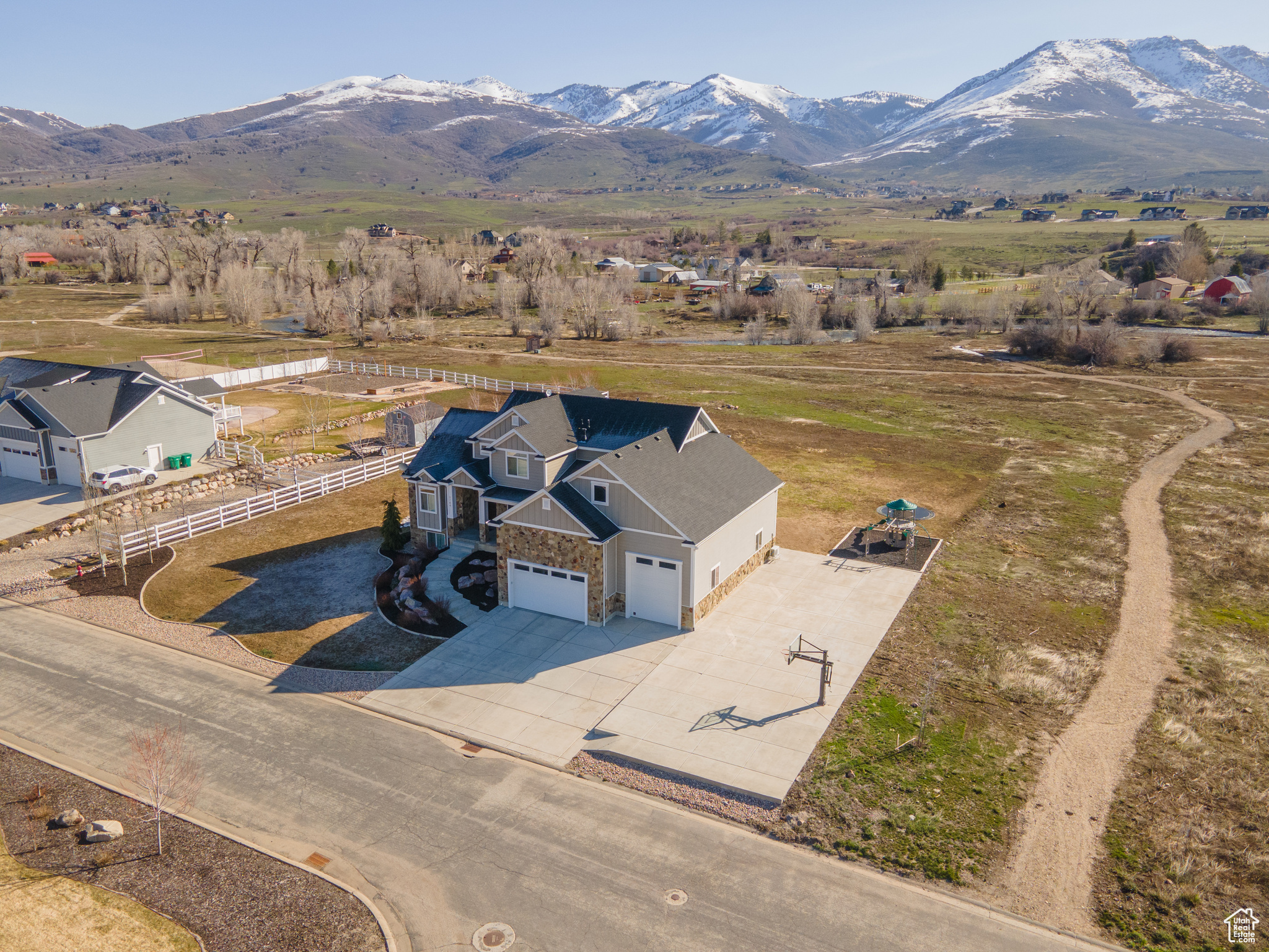 3784 N RIVERS EDGE RD