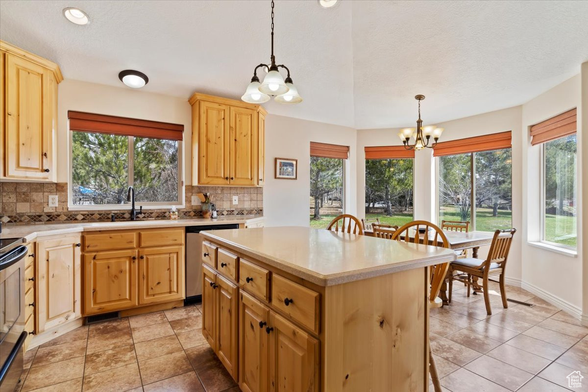 4417 E EDEN HILLS DR