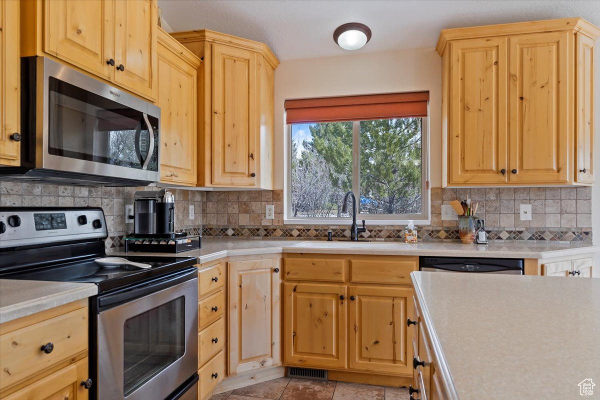 4417 E EDEN HILLS DR