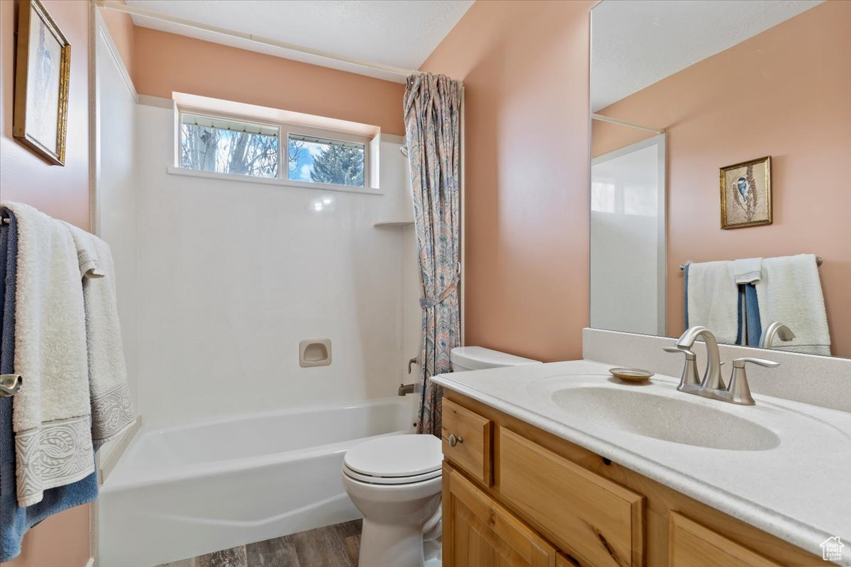 4417 E EDEN HILLS DR
