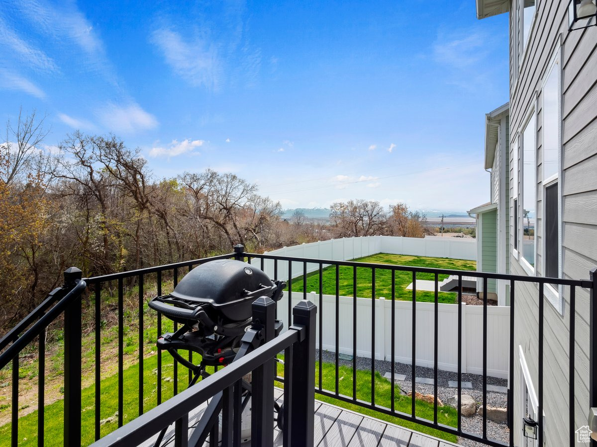 1284 E TALBOT DR