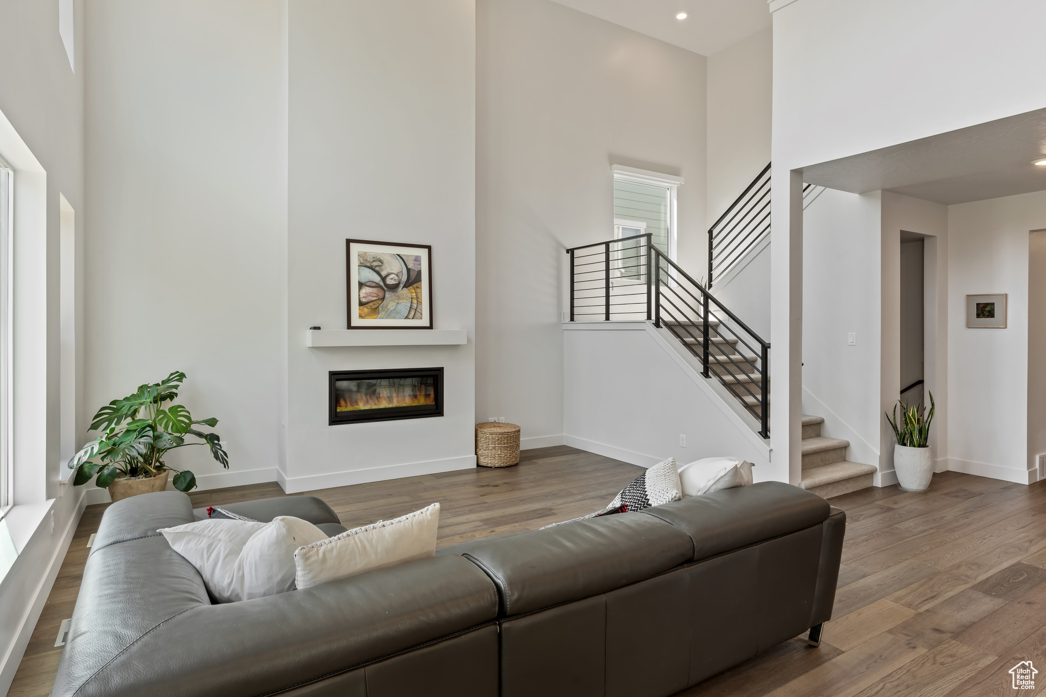 1284 E TALBOT DR