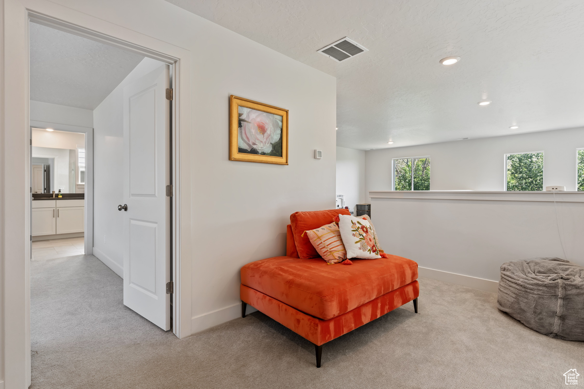 1284 E TALBOT DR