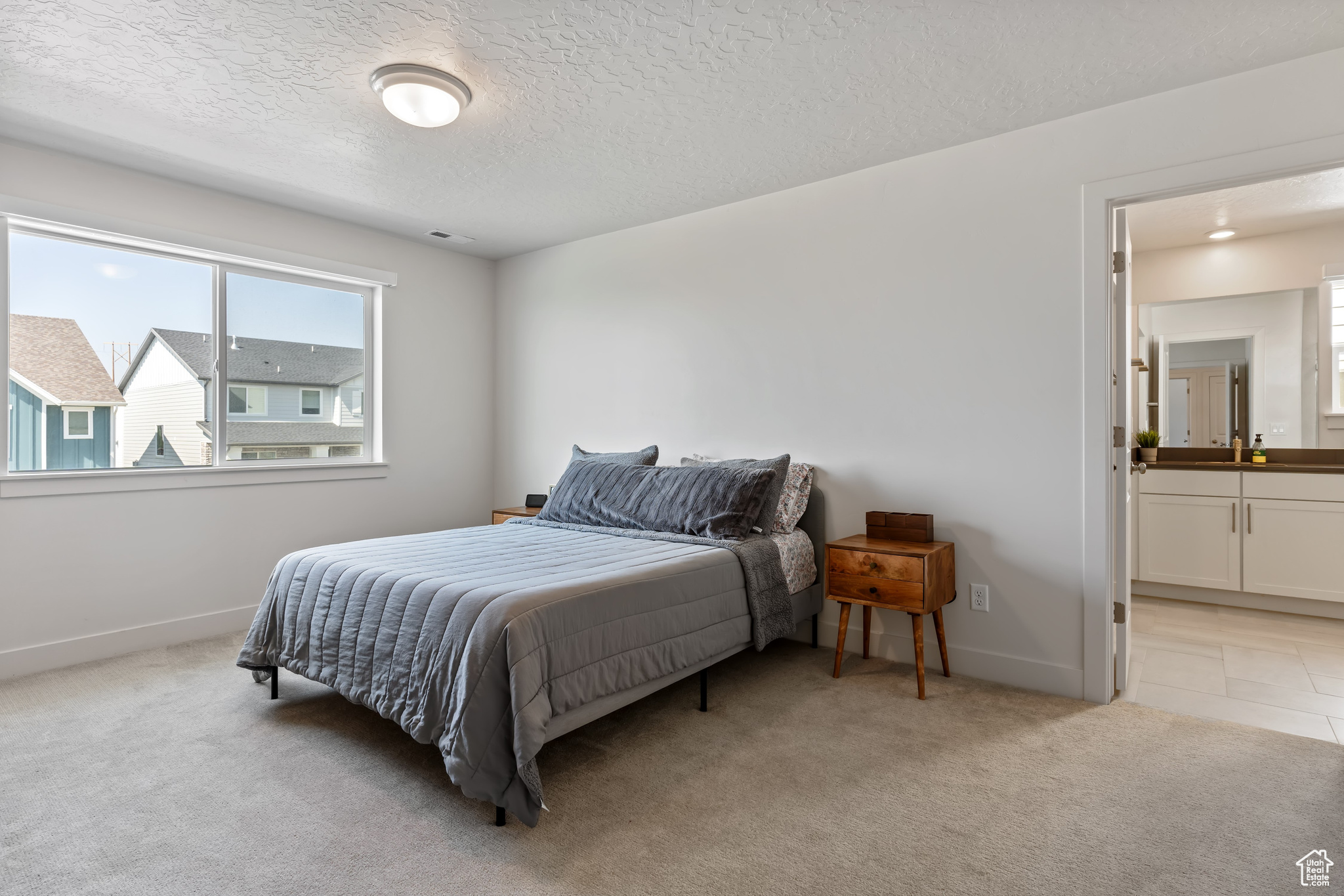 1284 E TALBOT DR