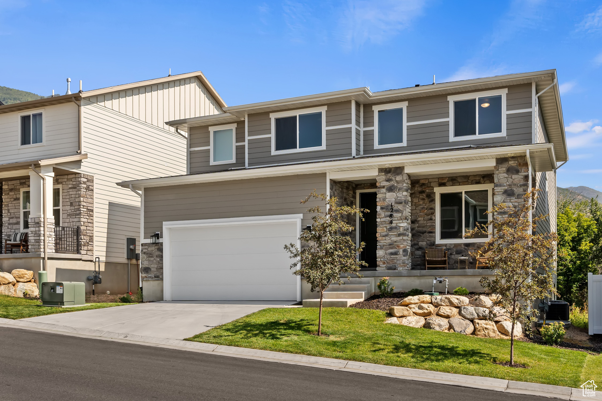 1284 E TALBOT DR