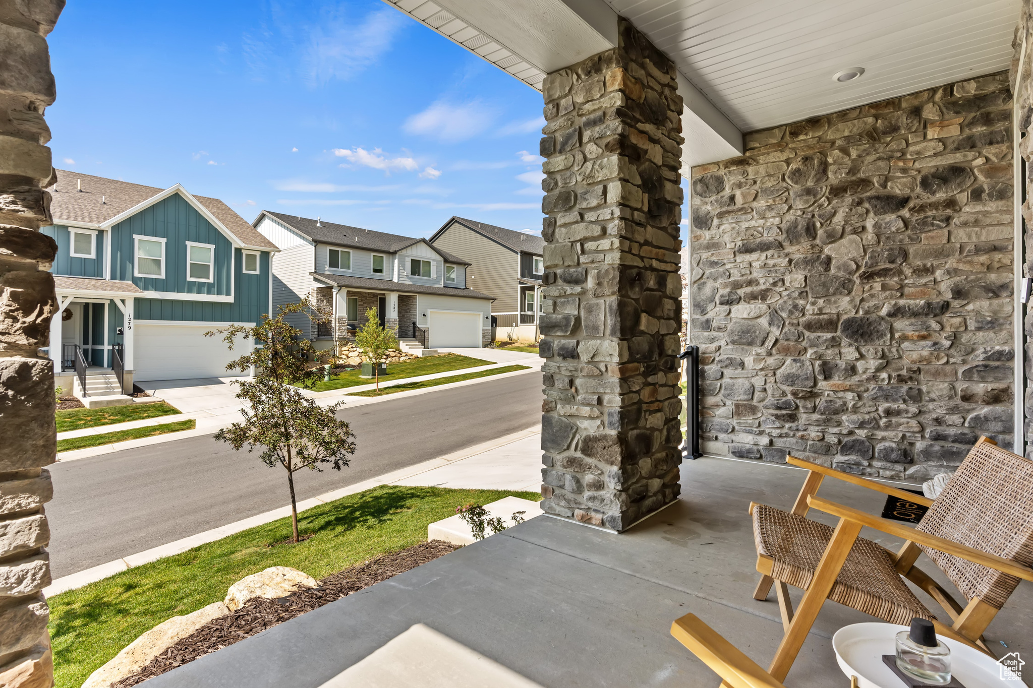 1284 E TALBOT DR