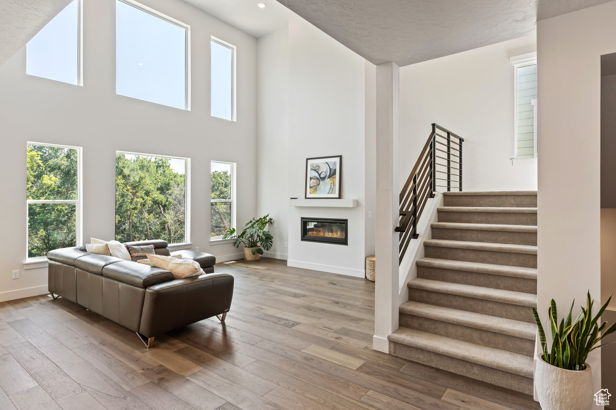 1284 E TALBOT DR