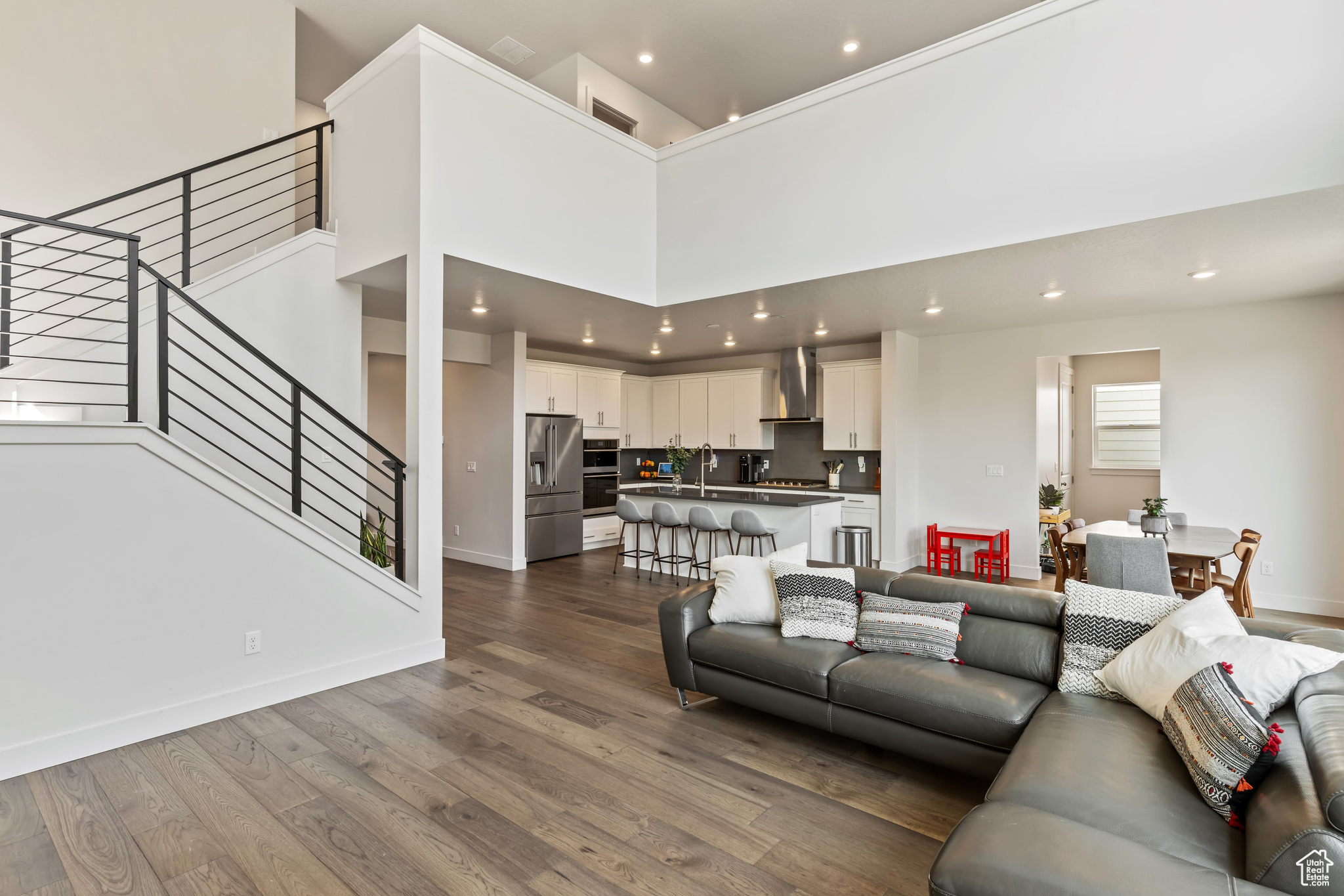 1284 E TALBOT DR