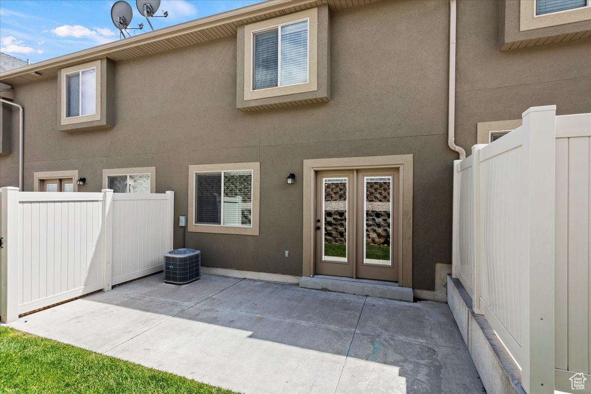 1801 E WHITETAIL DR