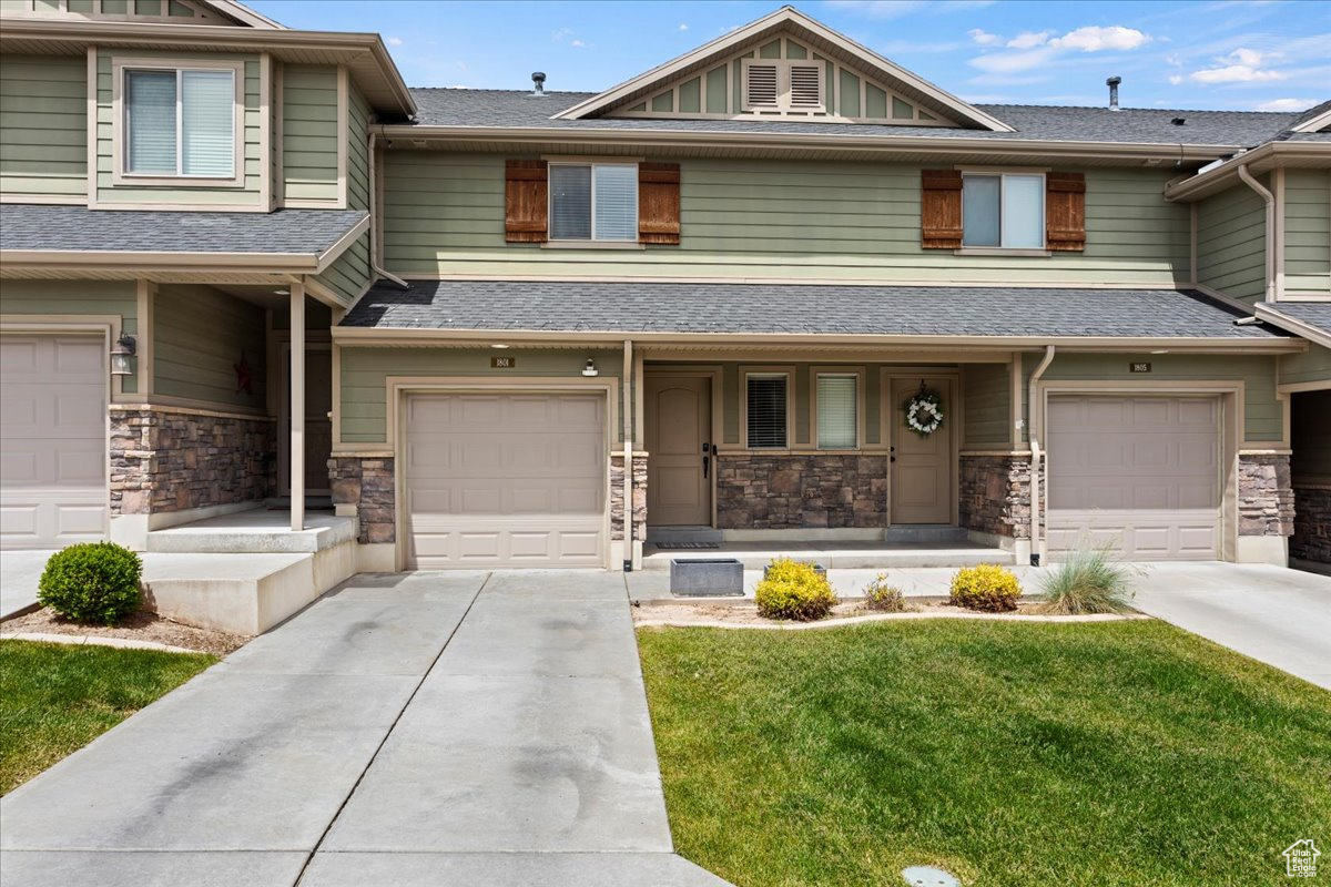 1801 E WHITETAIL DR