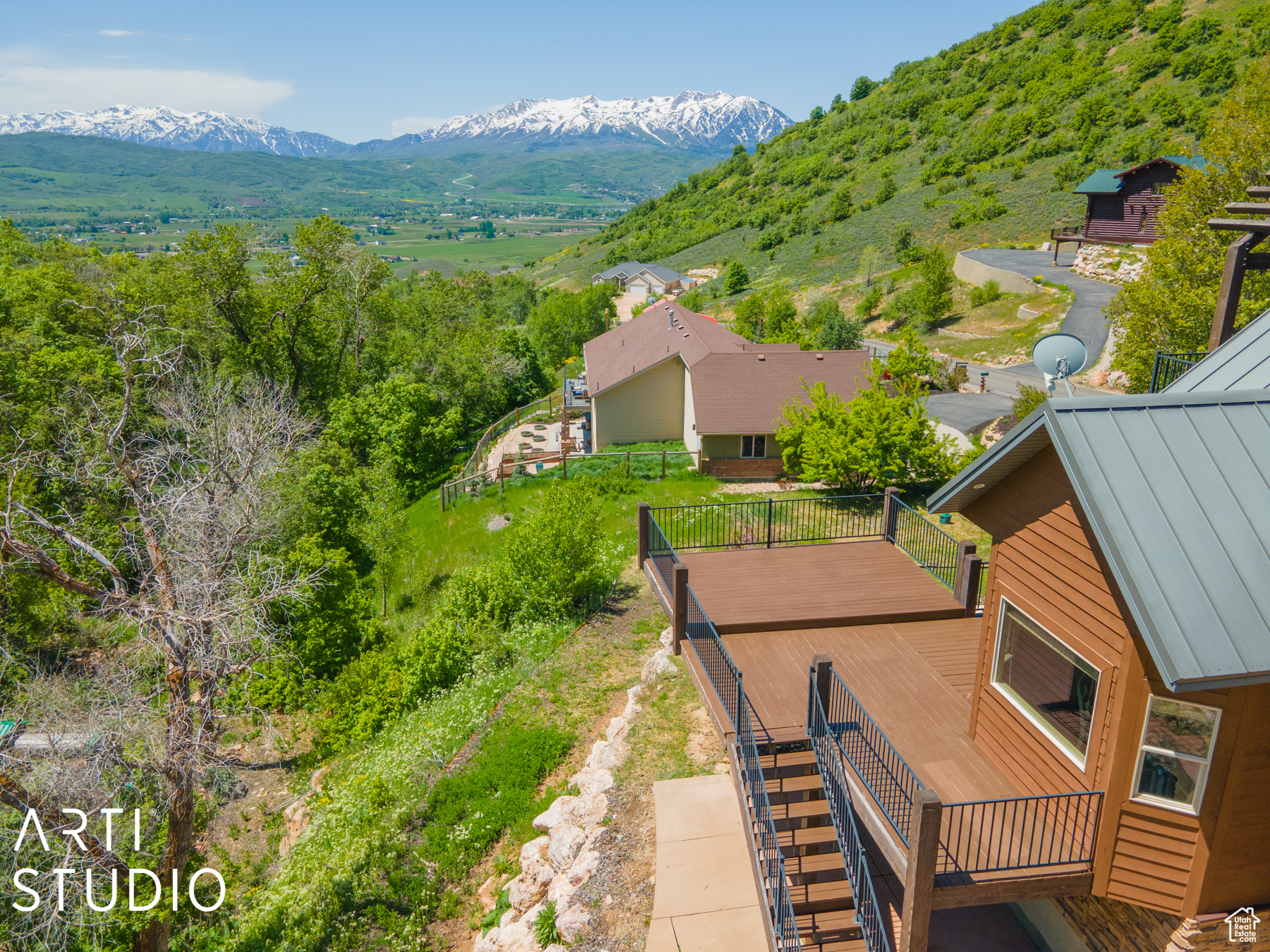 1218 N MAPLE DR