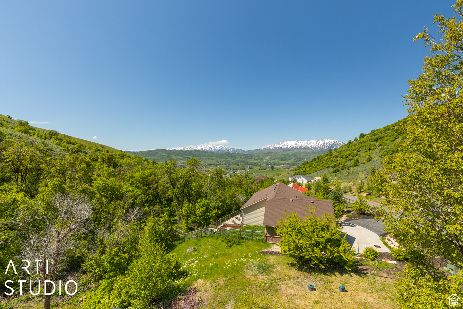 1218 N MAPLE DR