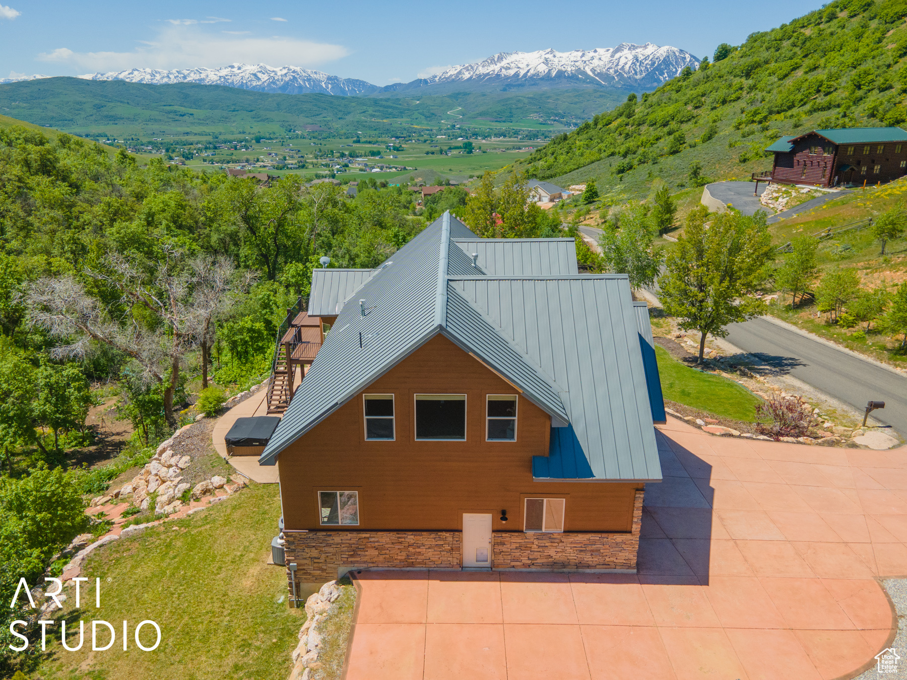 1218 N MAPLE DR